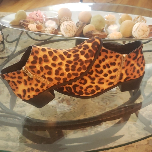 Taryn Rose Shoes - New Taryn rose loepard booties